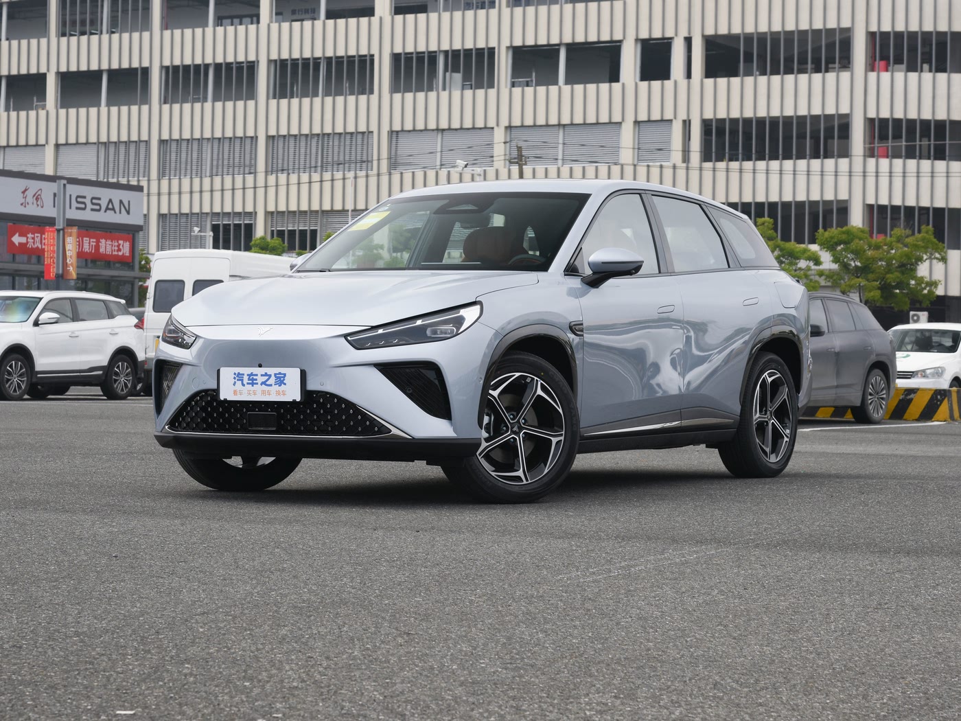 哪吒L 2024款 增程 310闪充PRO版 FOB宁波，最小起订量：3-4 件（一个40 英尺高柜集装箱）（可混合包装），新车