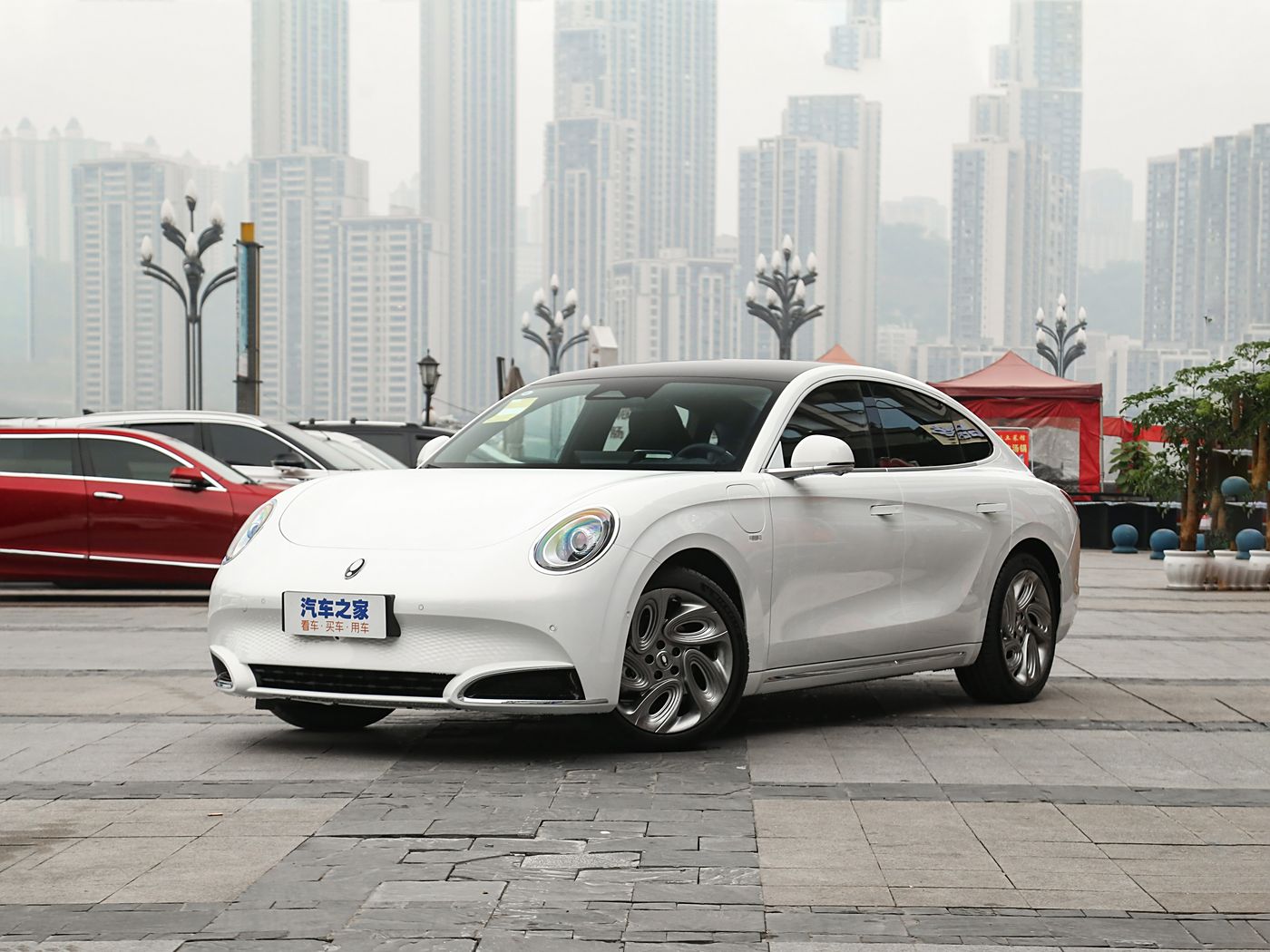 欧拉闪电猫 2022款纯电动555km 尊贵版 FOB宁波，最小起订量：3-4 件（一个40 英尺高柜集装箱）（可混合包装），新车