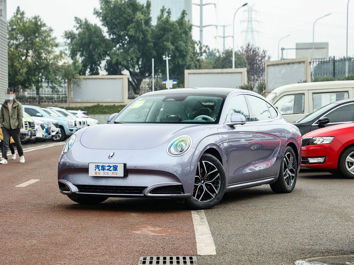 欧拉闪电猫 2022款纯电动555km 豪华版 FOB宁波，最小起订量：3-4 件（一个40 英尺高柜集装箱）（可混合包装），新车