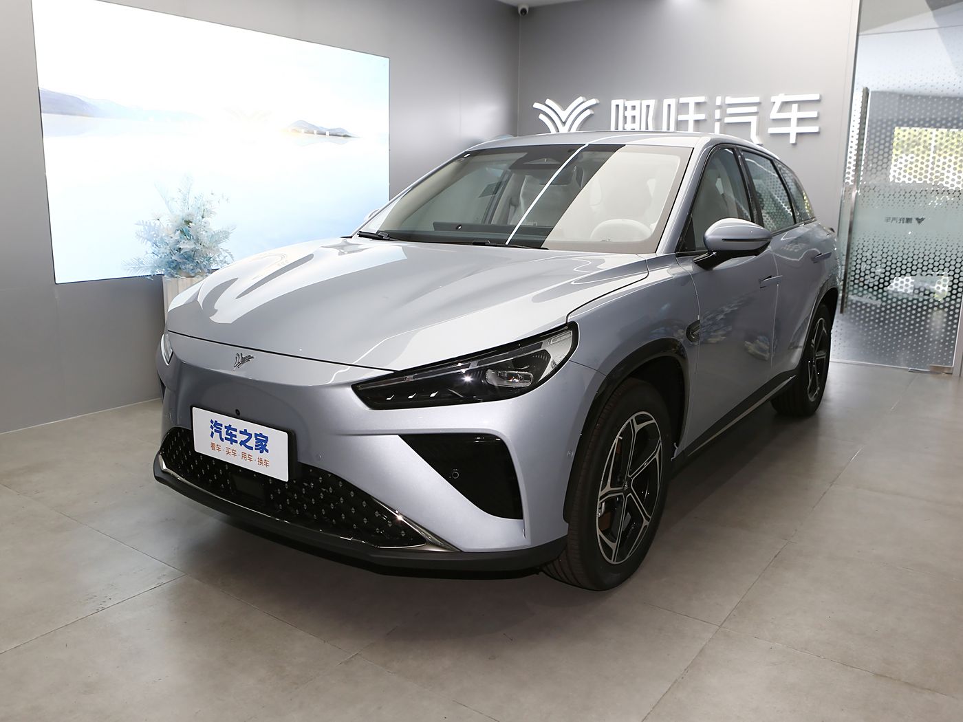 哪吒L2024款 增程 310闪充红衣版 FOB宁波，最小起订量：3-4 件（一个40 英尺高柜集装箱）（可混合包装），新车