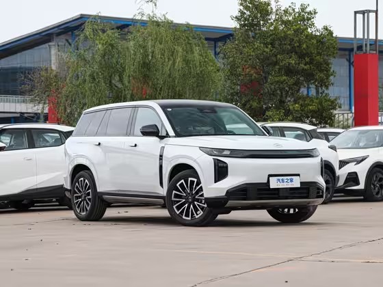 传祺向往S7 2025款 205km Max版 :FOB宁波，最小起订量：3-4 件（一个40 英尺高柜集装箱）（可混合包装），新车