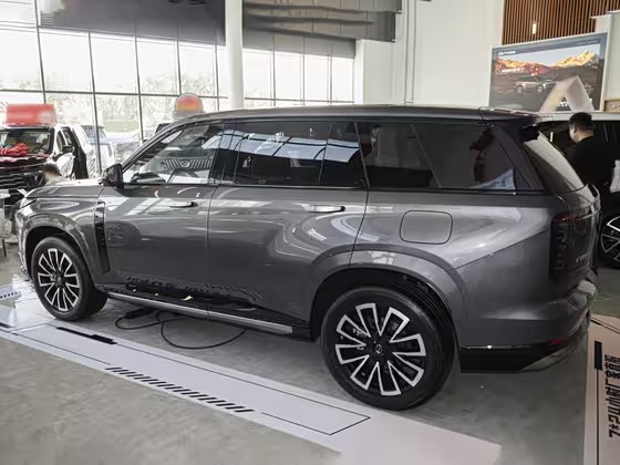 传祺向往S7 2025款 205km Max版 :FOB宁波，最小起订量：3-4 件（一个40 英尺高柜集装箱）（可混合包装），新车