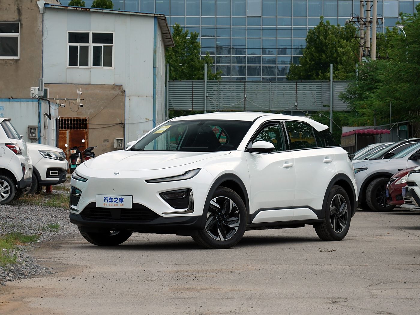 哪吒X 2025款 纯电 500 Plus FOB宁波，最小起订量：3-4 件（一个40 英尺高柜集装箱）（可混合包装），新车