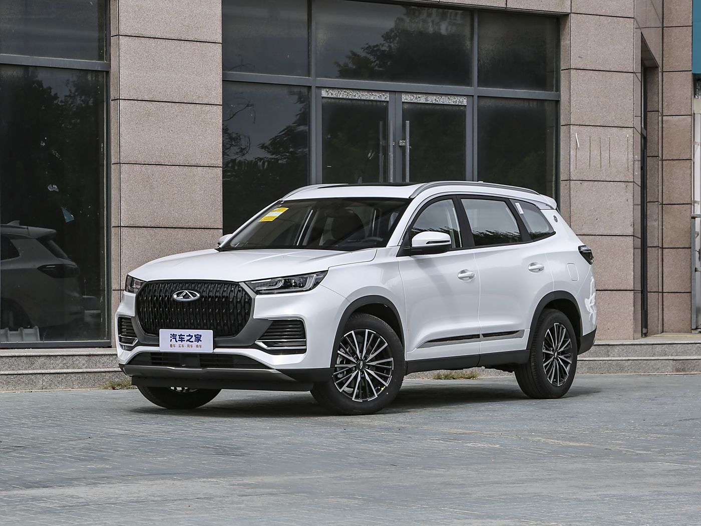 瑞虎8 2025款 卓越版230TCI 自动豪华版 纯汽油 5座 FOB宁波，最小起订量：3-4 件（一个40 英尺高柜集装箱）（可混合包装），新车