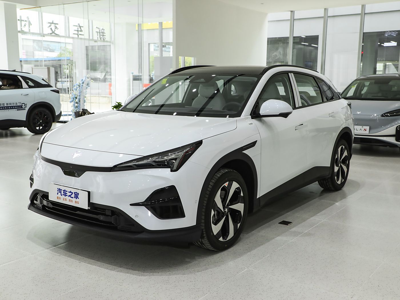 ARCFOX阿尔法T5 2025款 520 MAX-FOB宁波，最小起订量：3-4 件（一个40 英尺高柜集装箱）（可混合包装），新车