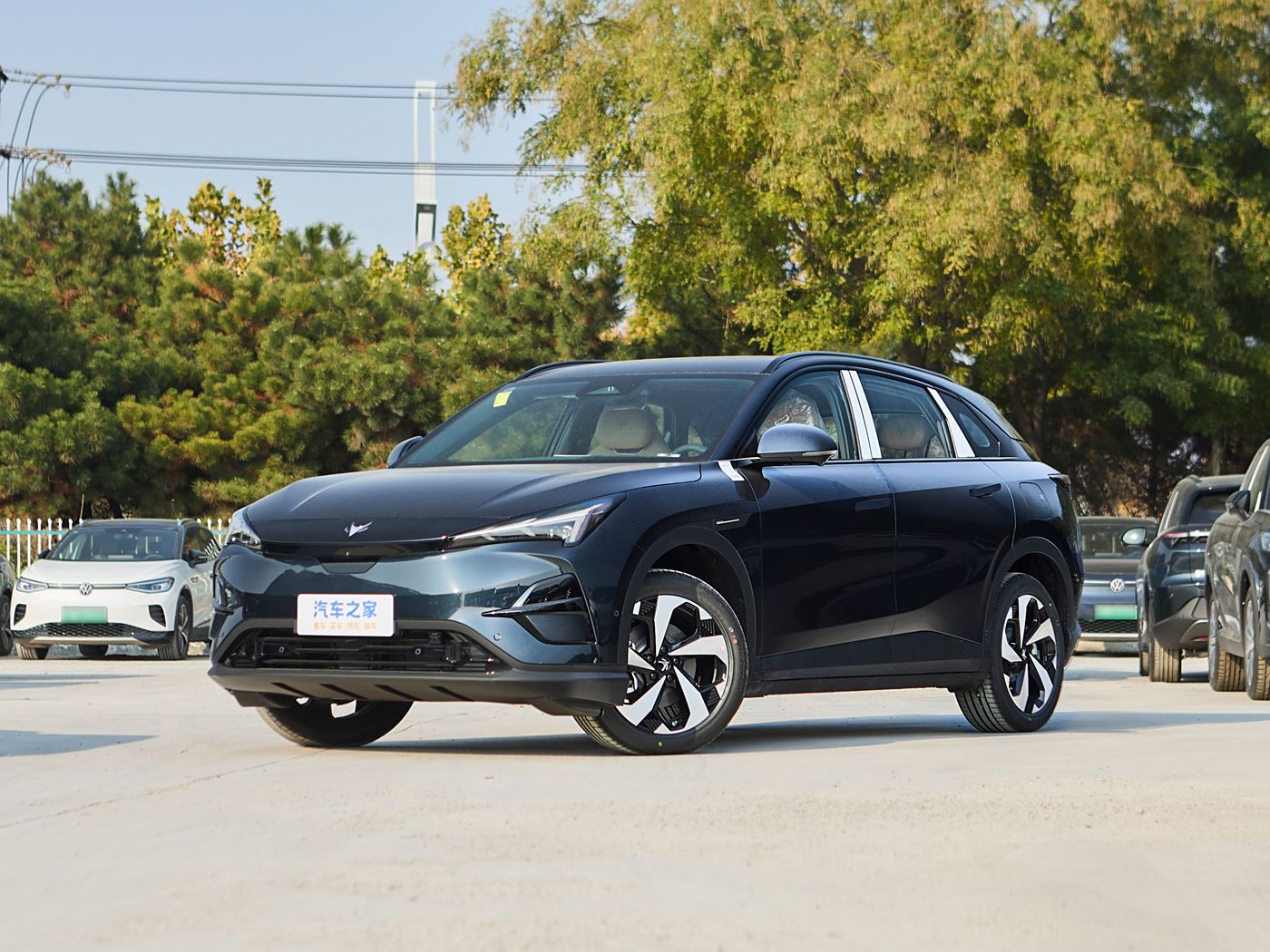 ARCFOX阿尔法T5 2025款 520 MAX-FOB宁波，最小起订量：3-4 件（一个40 英尺高柜集装箱）（可混合包装），新车