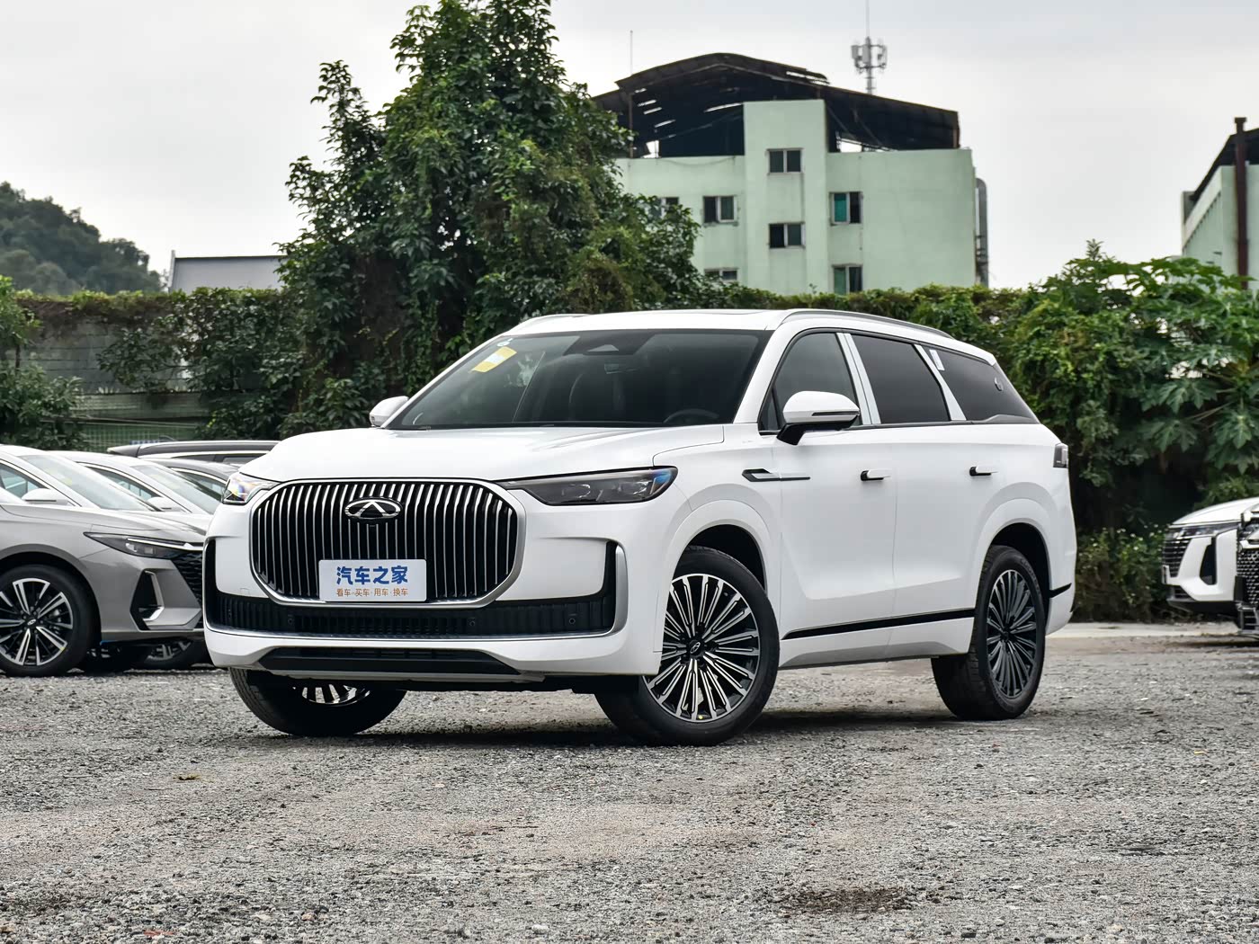 瑞虎9 2025款 2.0T 汽油 自动两驱尊享版 7座 FOB宁波，最小起订量：3-4 件（一个40 英尺高柜集装箱）（可混合包装），新车