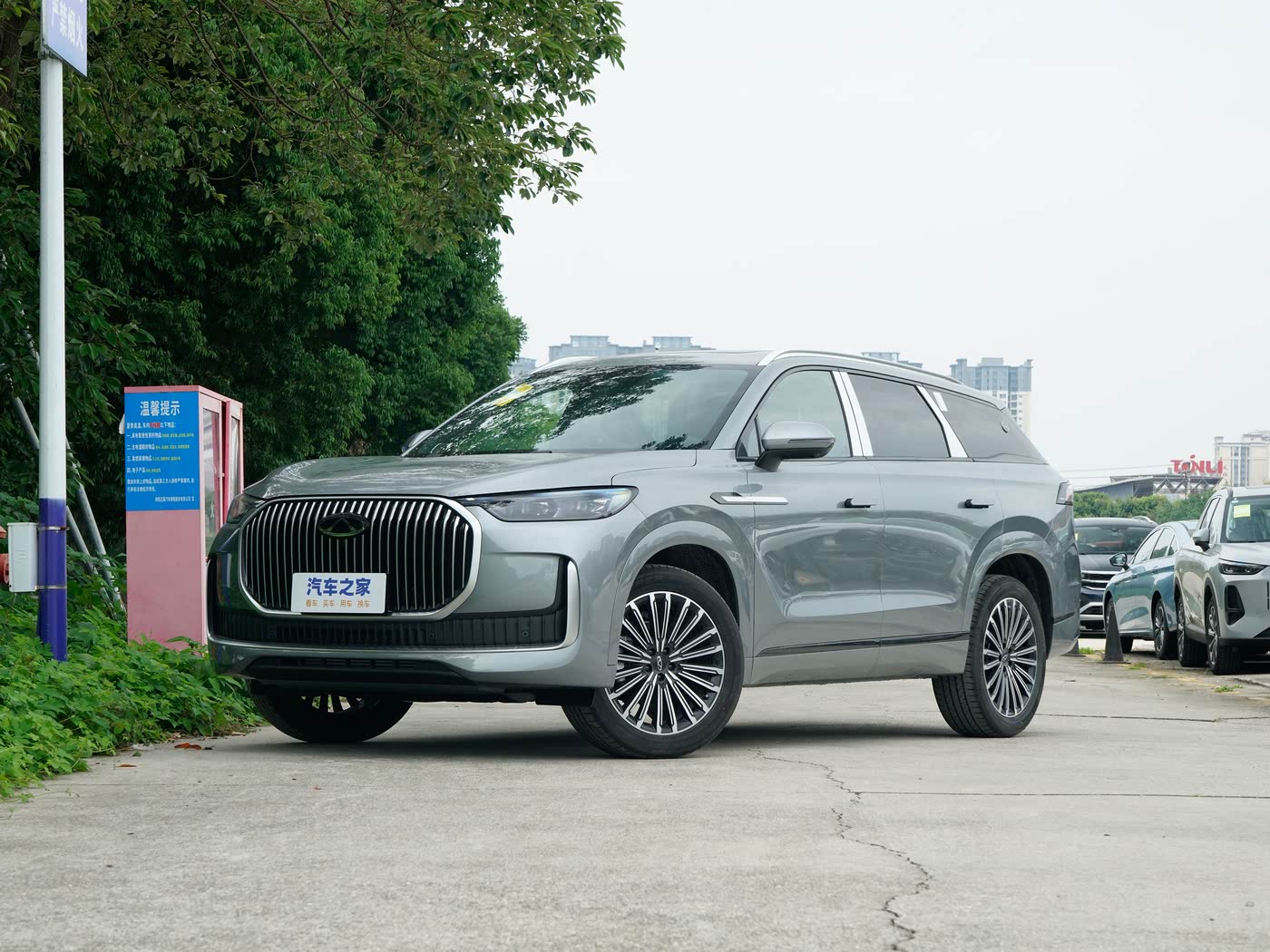 瑞虎9 2025款 2.0T 汽油 自动两驱尊享版 7座 FOB宁波，最小起订量：3-4 件（一个40 英尺高柜集装箱）（可混合包装），新车