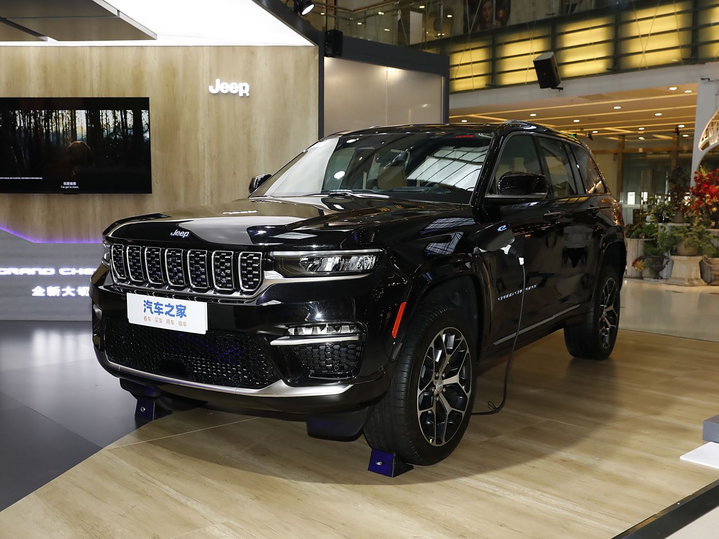 Jeep 大切诺基4xe(进口) 2023款 4xe 远峰版-FOB宁波，最小起订量：3-4 件（一个40 英尺高柜集装箱）（可混合包装），新车,混合动力