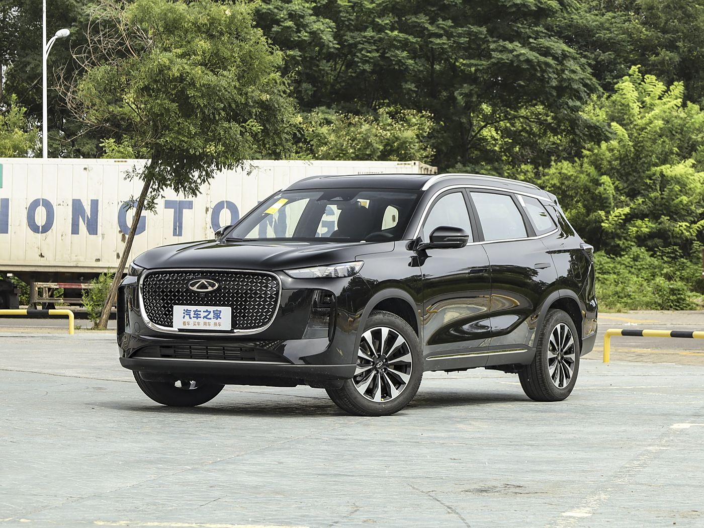 瑞虎8 PLUS 2025款 汽油290TGDI DCT尊贵型 5 FOB宁波，最小起订量：3-4 件（一个40 英尺高柜集装箱）（可混合包装），新车