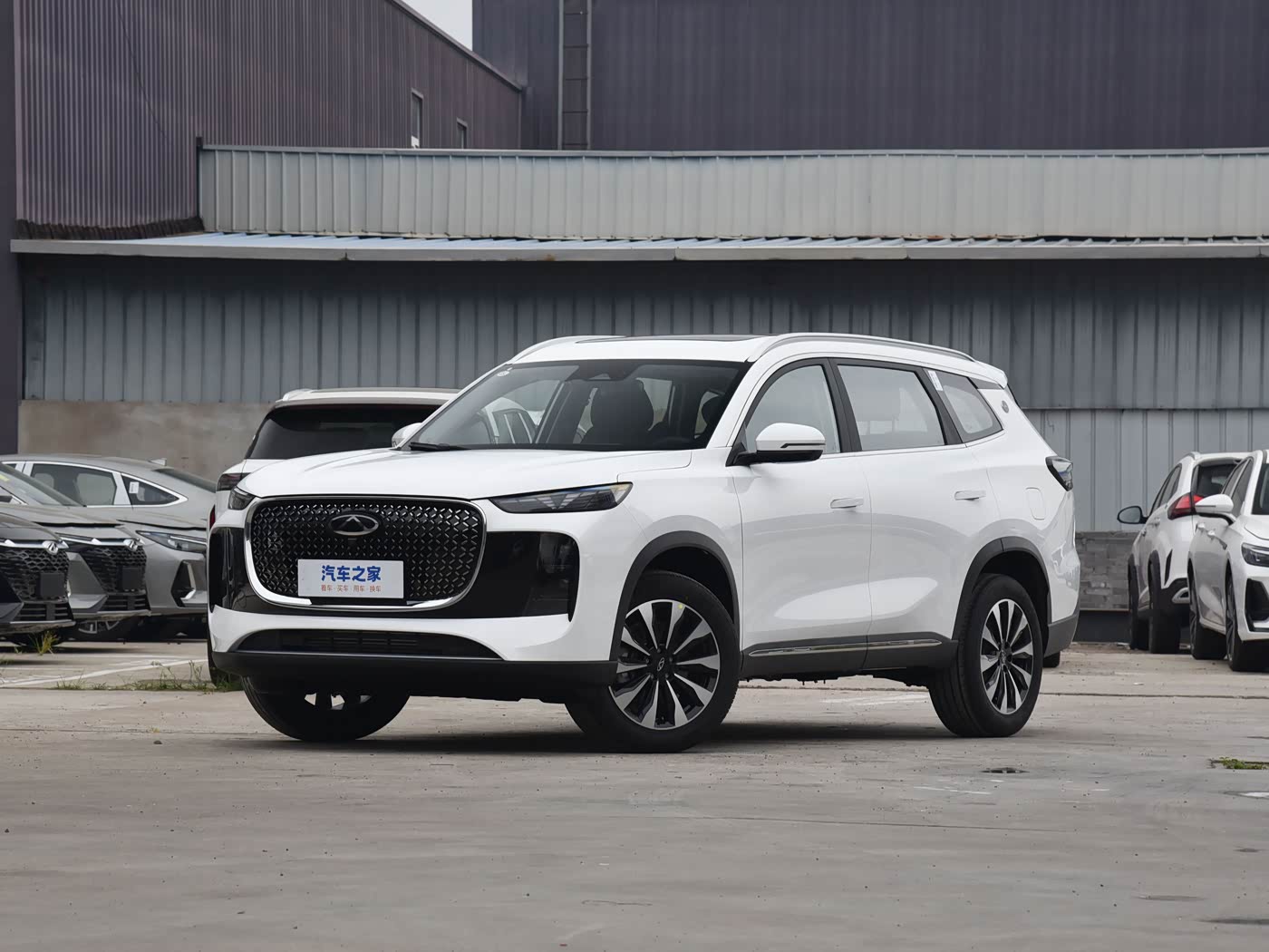 瑞虎8 PLUS 2025款 汽油290TGDI DCT舒适型 5 FOB宁波，最小起订量：3-4 件（一个40 英尺高柜集装箱）（可混合包装），新车