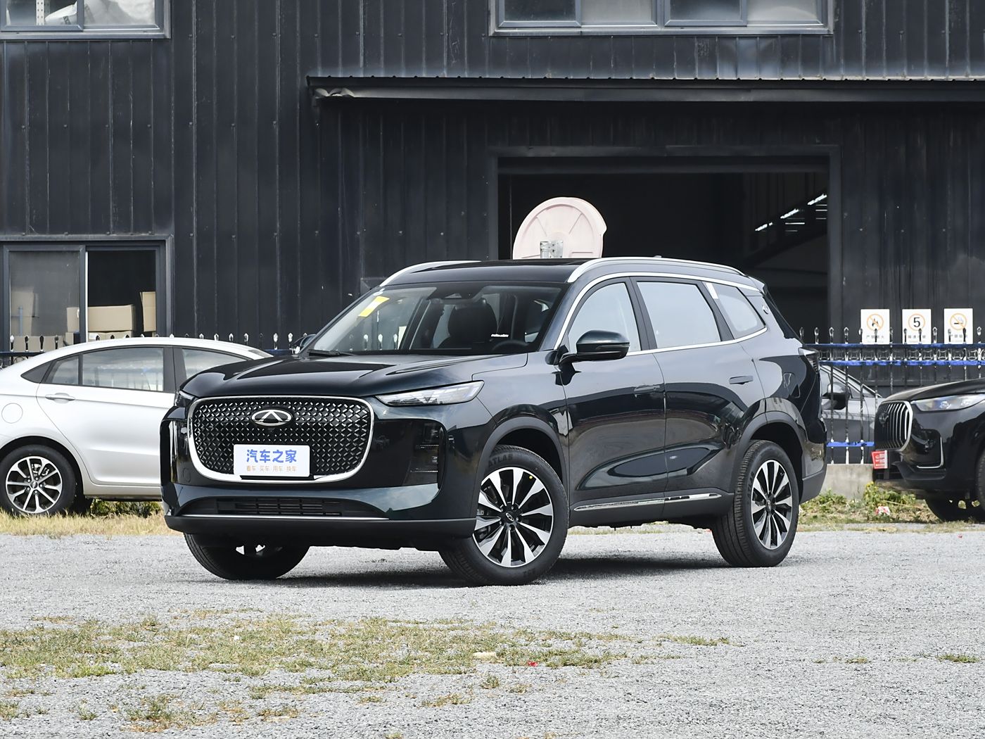 瑞虎8 PLUS 2025款 汽油290TGDI DCT舒适型 5 FOB宁波，最小起订量：3-4 件（一个40 英尺高柜集装箱）（可混合包装），新车