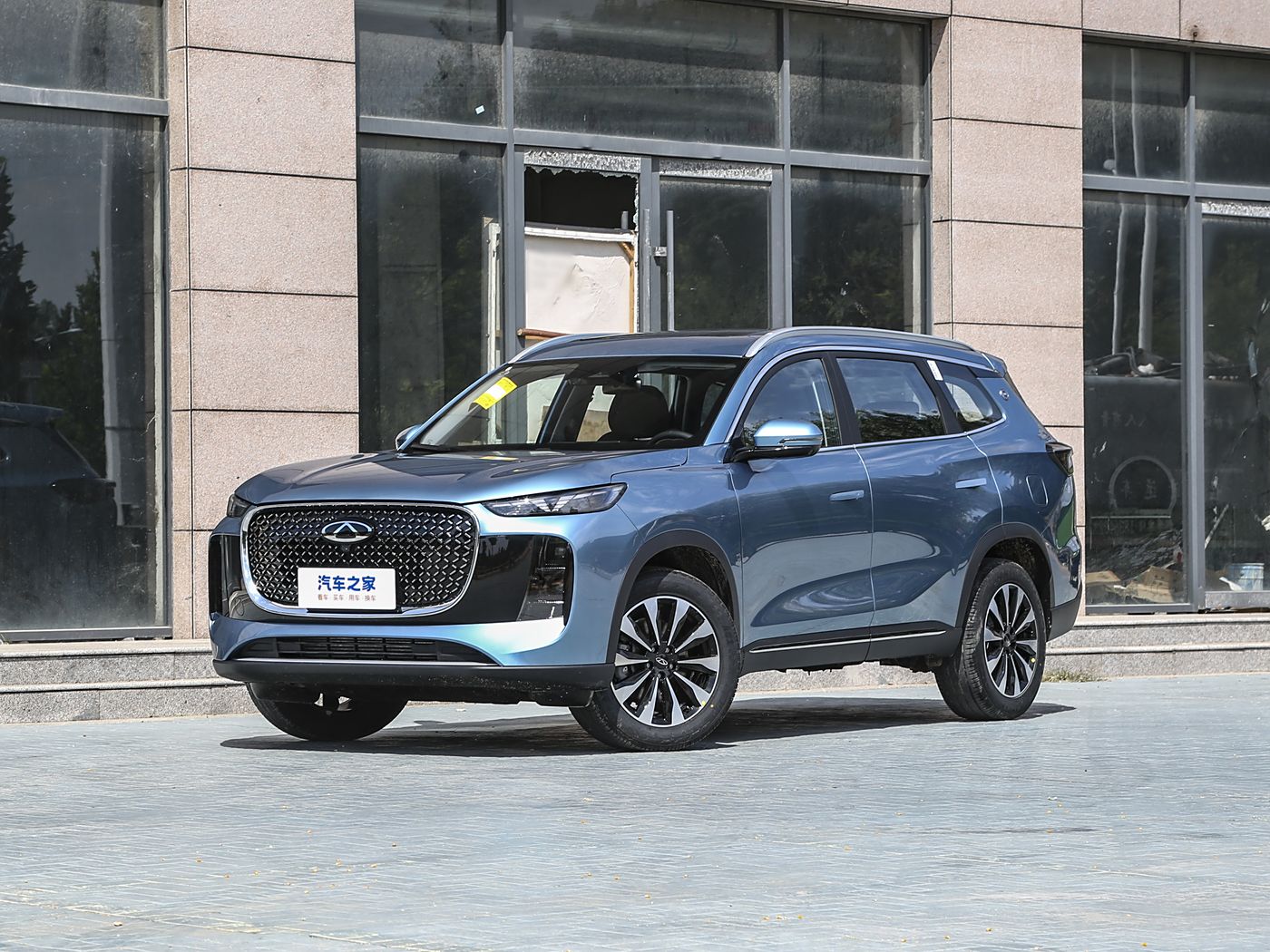 瑞虎8 PLUS 2025款 汽油290TGDI DCT舒适型 5 FOB宁波，最小起订量：3-4 件（一个40 英尺高柜集装箱）（可混合包装），新车