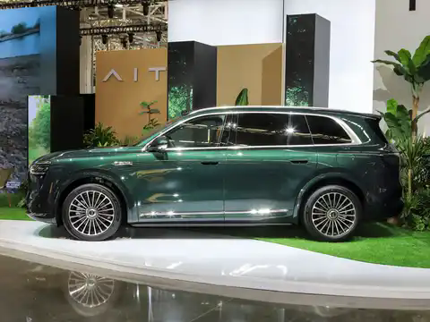 问界M8 2025款 增程 Max+版 53.4kWh 6座版tFOB宁波，最小起订量：3-4 件（一个40 英尺高柜集装箱）（可混合包装），新车