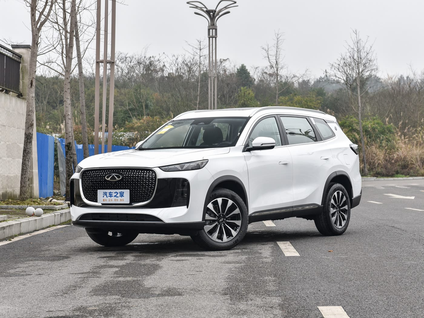 瑞虎8 PLUS 2025款 汽油290TGDI DCT舒适型 7 FOB宁波，最小起订量：3-4 件（一个40 英尺高柜集装箱）（可混合包装），新车