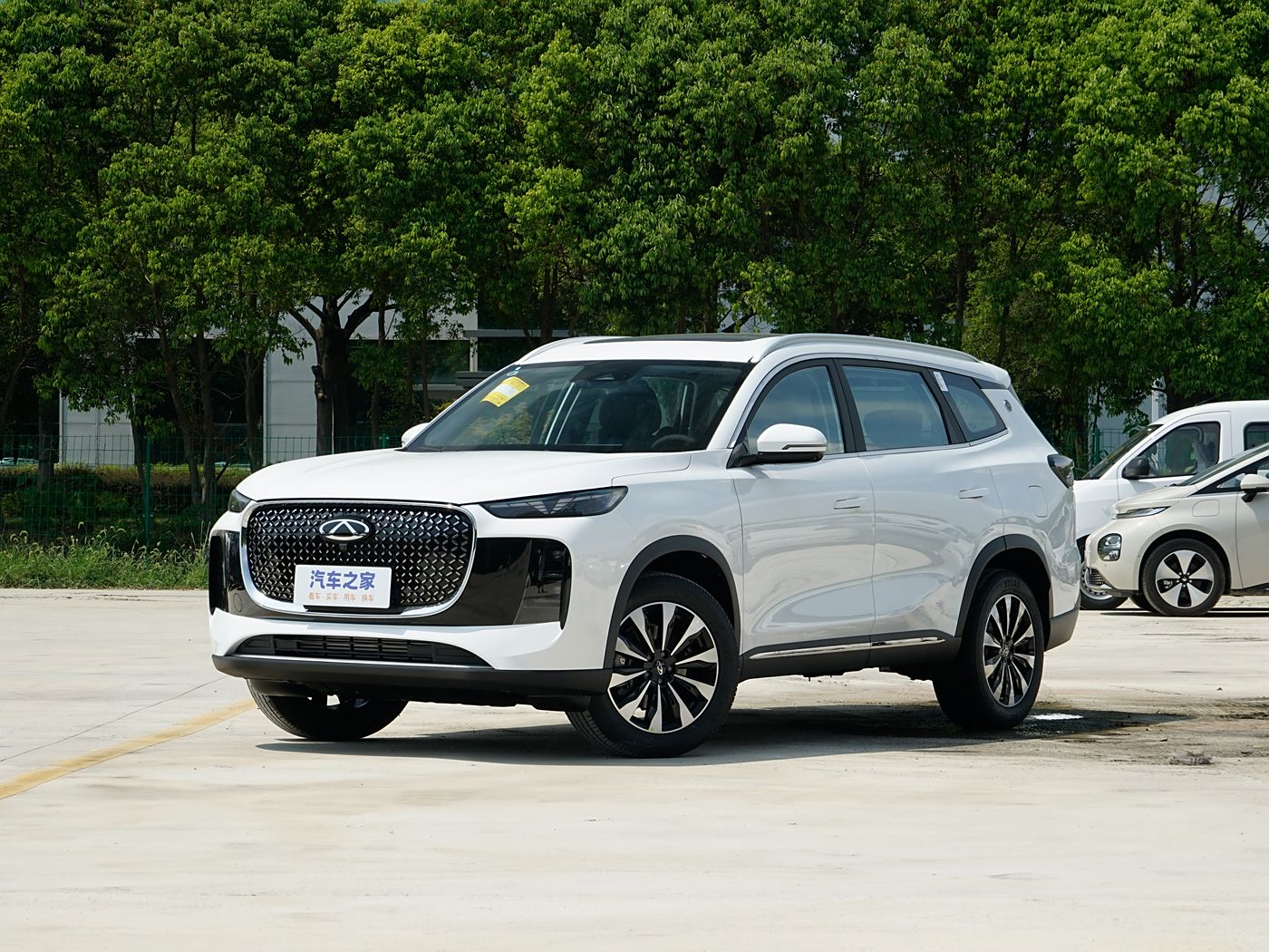 瑞虎8 PLUS 2025款 汽油290TGDI DCT豪华型 5 FOB宁波，最小起订量：3-4 件（一个40 英尺高柜集装箱）（可混合包装），新车