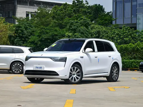 问界M8 2025款 增程 Ultra版 53.4kWh6座版FOB宁波，最小起订量：3-4 件（一个40 英尺高柜集装箱）（可混合包装），新车