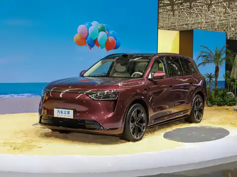 问界M8 2025款 增程 Ultra版 53.4kWh6座版FOB宁波，最小起订量：3-4 件（一个40 英尺高柜集装箱）（可混合包装），新车