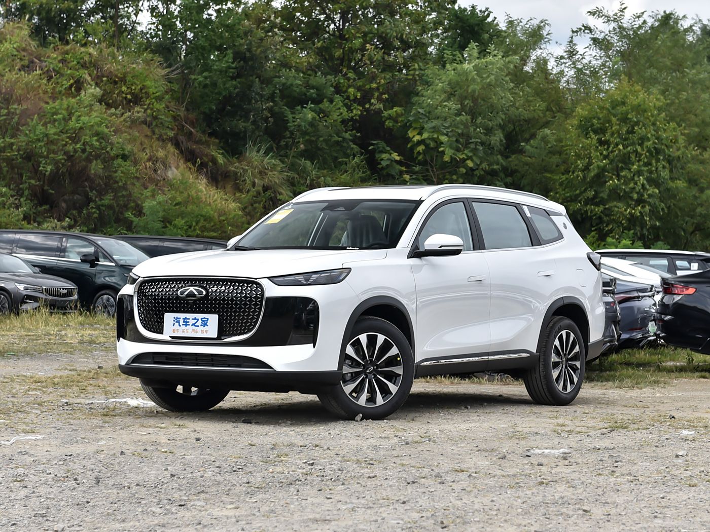 瑞虎8 PLUS 2025款 汽油290TGDI DCT尊贵型 5 FOB宁波，最小起订量：3-4 件（一个40 英尺高柜集装箱）（可混合包装），新车