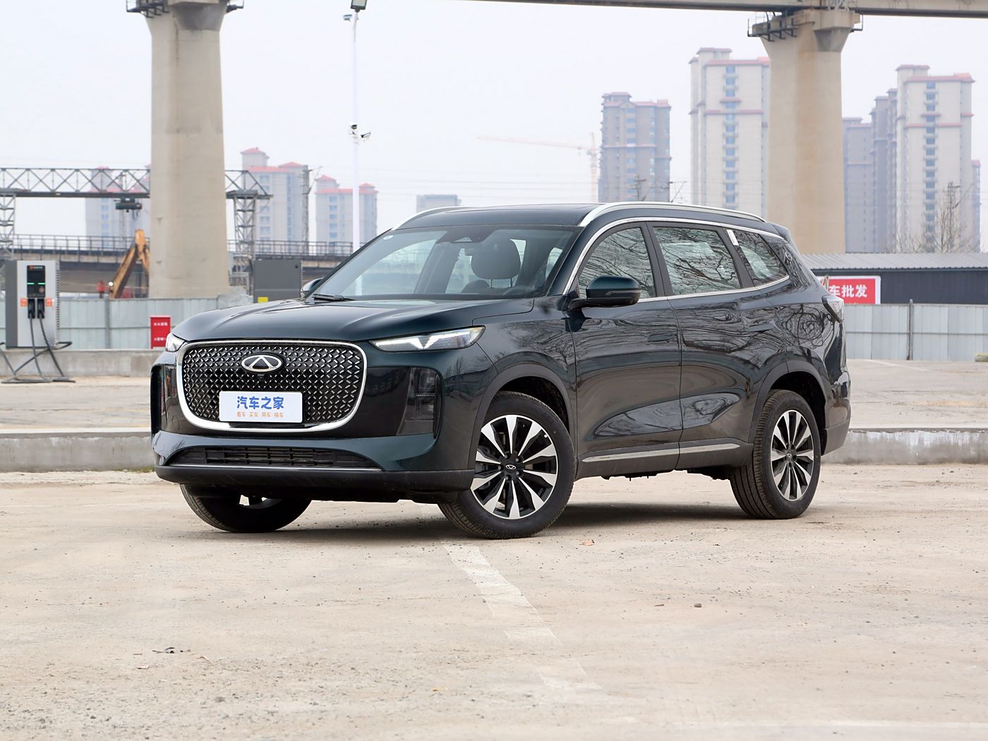 瑞虎8 PLUS 2025款 汽油290TGDI DCT尊贵型 5 FOB宁波，最小起订量：3-4 件（一个40 英尺高柜集装箱）（可混合包装），新车