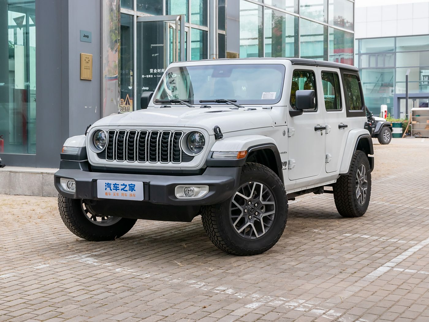 Jeep 牧马人 2024款 2.0T 撒哈拉四门版-FOB宁波，最小起订量：3-4 件（一个40 英尺高柜集装箱）（可混合包装），新车 油车