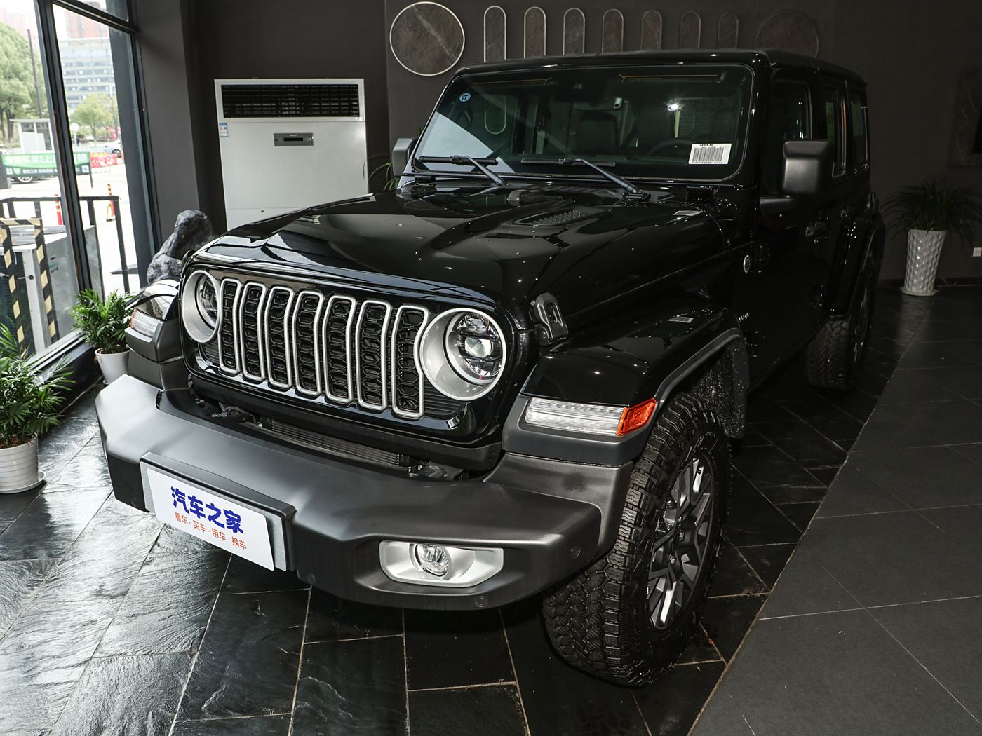 Jeep 牧马人 2024款 2.0T 撒哈拉四门版-FOB宁波，最小起订量：3-4 件（一个40 英尺高柜集装箱）（可混合包装），新车 油车