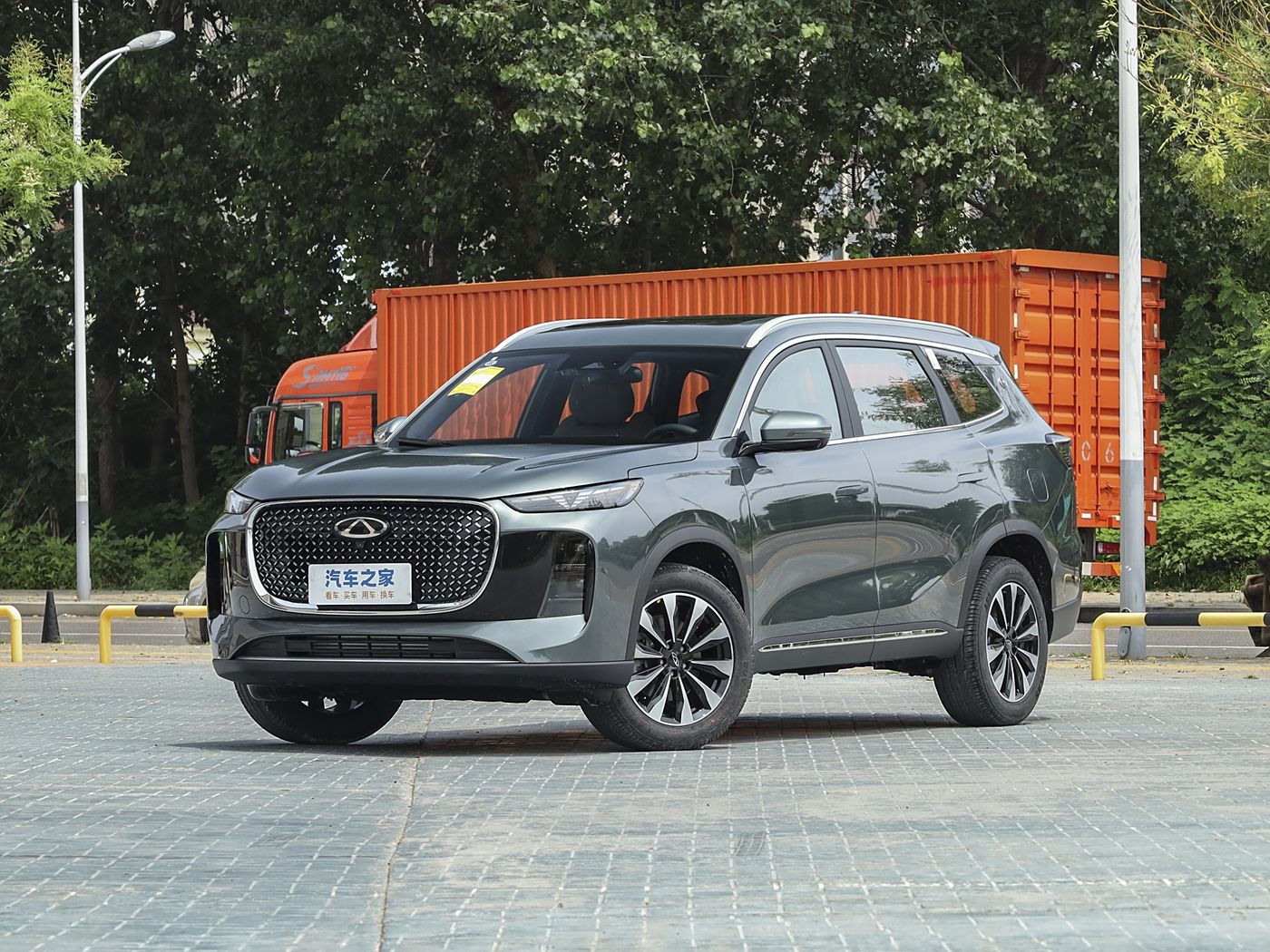 瑞虎8 PLUS 2025款 汽油290TGDI DCT尊贵型 7 FOB宁波，最小起订量：3-4 件（一个40 英尺高柜集装箱）（可混合包装），新车