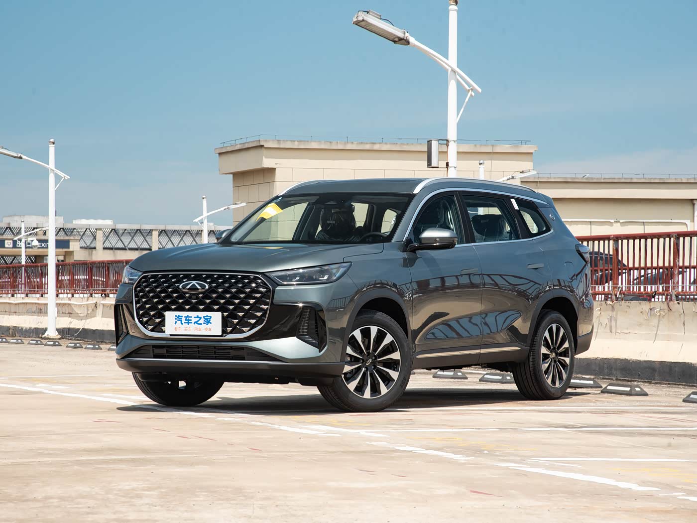 瑞虎8 PLUS 2025款 汽油290TGDI DCT乘风版7座 FOB宁波，最小起订量：3-4 件（一个40 英尺高柜集装箱）（可混合包装），新车