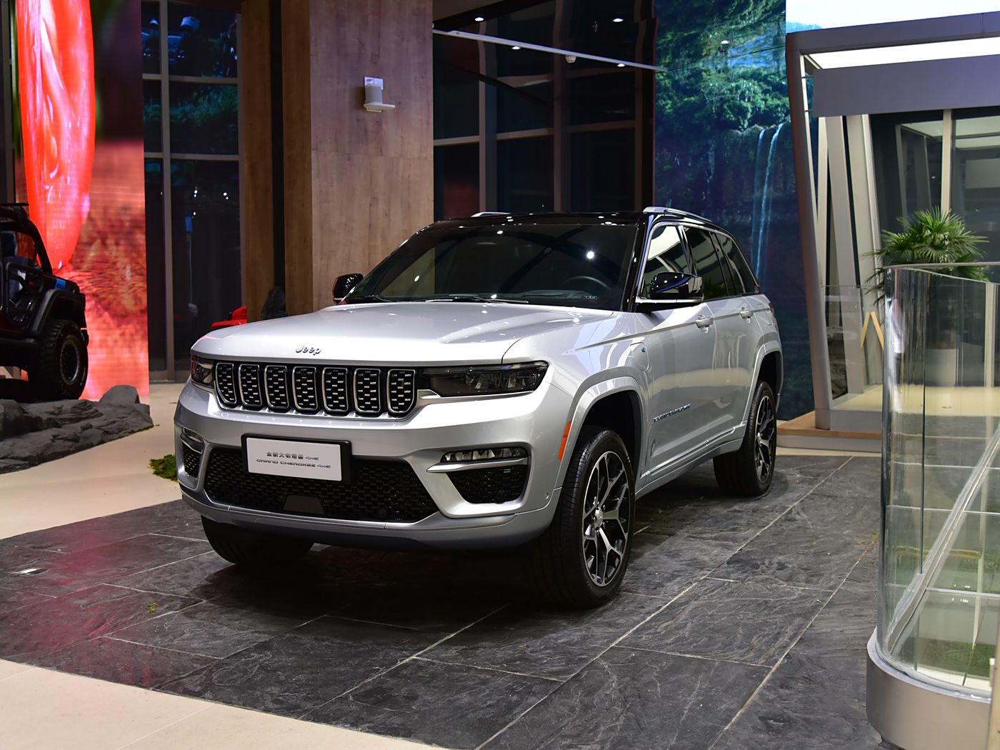 Jeep 大切诺基4xe(进口) 2023款 4xe 巅峰版-FOB宁波，最小起订量：3-4 件（一个40 英尺高柜集装箱）（可混合包装），新车，插混动力