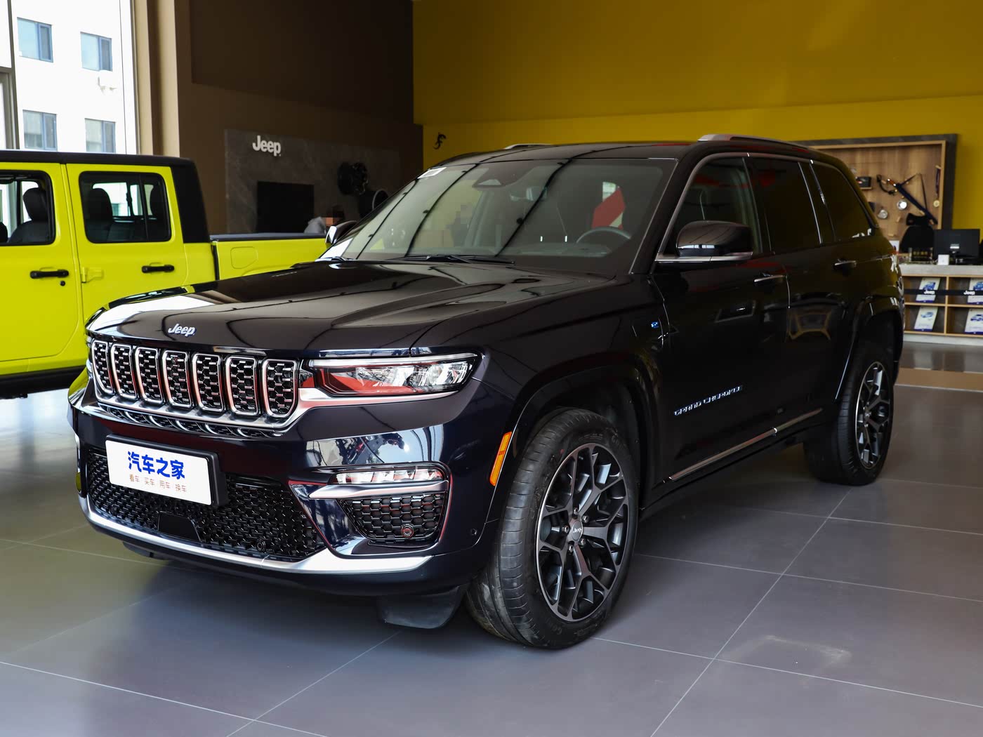 Jeep 大切诺基4xe(进口) 2023款 4xe 巅峰版-FOB宁波，最小起订量：3-4 件（一个40 英尺高柜集装箱）（可混合包装），新车，插混动力