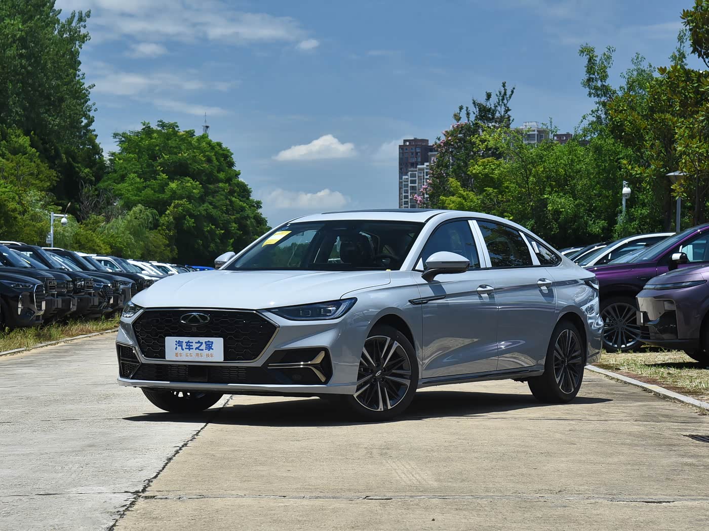 艾瑞泽8 PRO汽油 2025款Pro 2.0T 豪华型 FOB宁波，最小起订量：3-4 件（一个40 英尺高柜集装箱）（可混合包装），新车