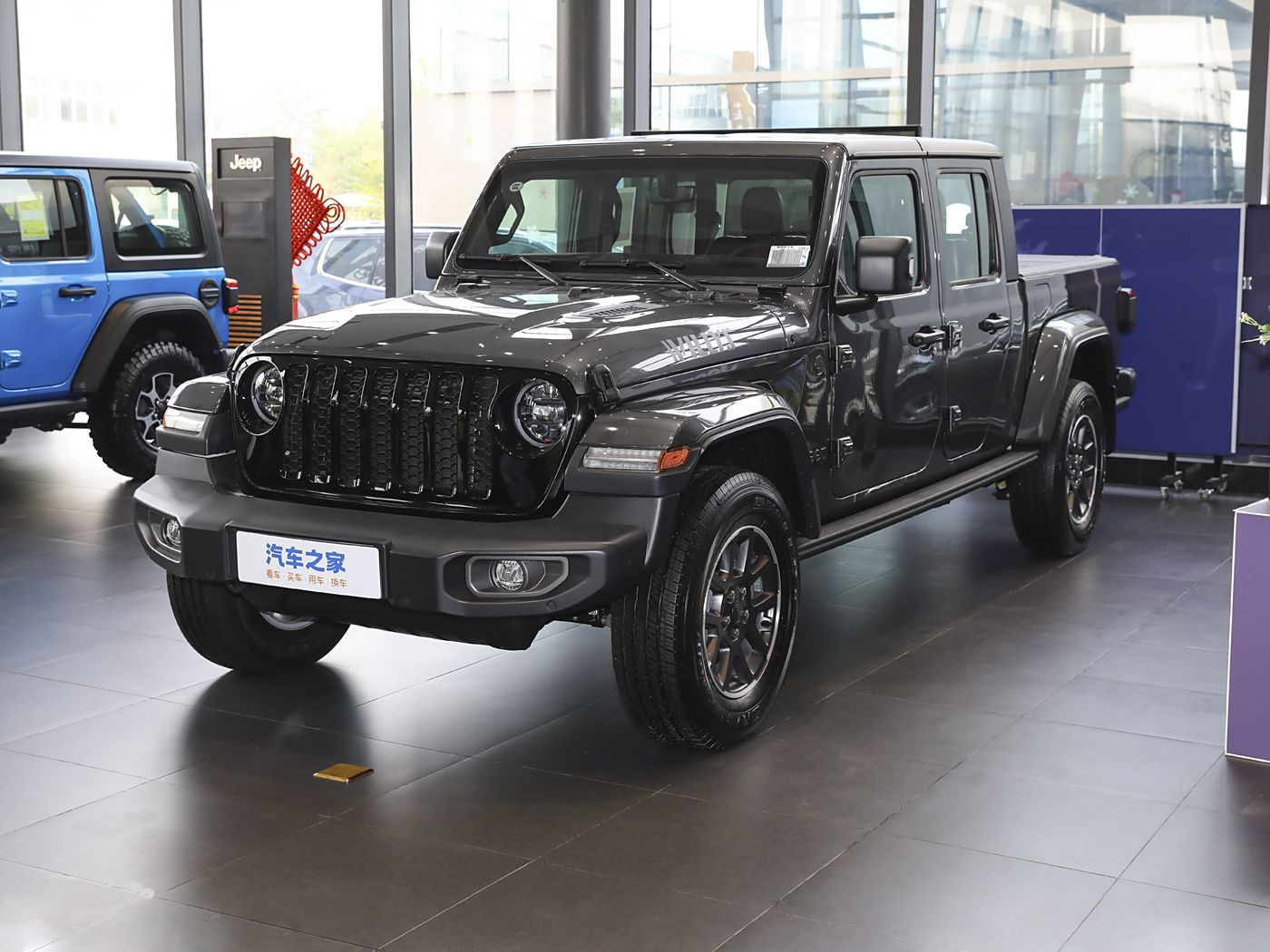 Jeep 角斗士 2023款 3.6L Overland-FOB宁波，最小起订量：3-4 件（一个40 英尺高柜集装箱）（可混合包装），新车 油车