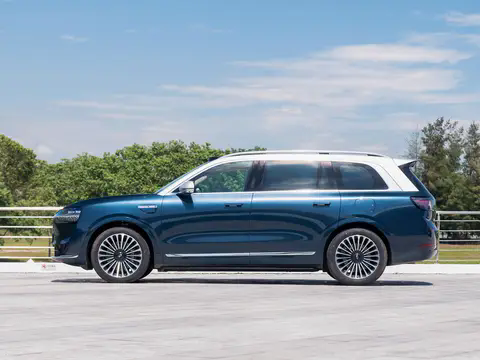 问界M9-2025款-增程-Ultra版-52kWh-5座版FOB宁波，最小起订量：3-4件（一个40英尺高柜集装箱）（可混合包装），新车