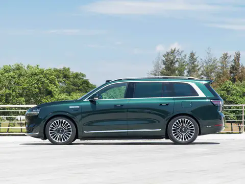 问界M9-2025款-增程-Ultra版-52kWh-5座版FOB宁波，最小起订量：3-4件（一个40英尺高柜集装箱）（可混合包装），新车