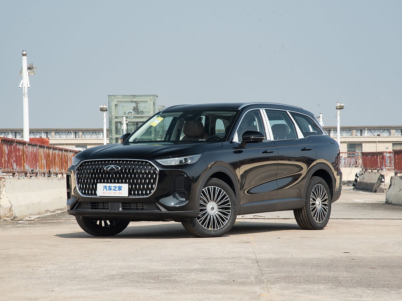 瑞虎8L 2024款 汽油 2.0T四驱环塔冠车版7座 FOB宁波，最小起订量：3-4 件（一个40 英尺高柜集装箱）（可混合包装），新车