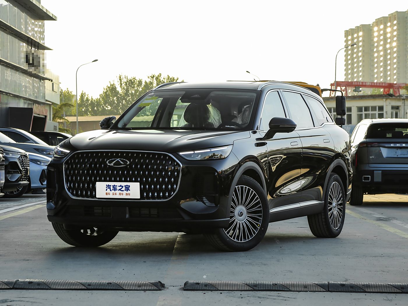 瑞虎8L 2024款 汽油 2.0T 两驱豪华版5座 FOB宁波，最小起订量：3-4 件（一个40 英尺高柜集装箱）（可混合包装），新车