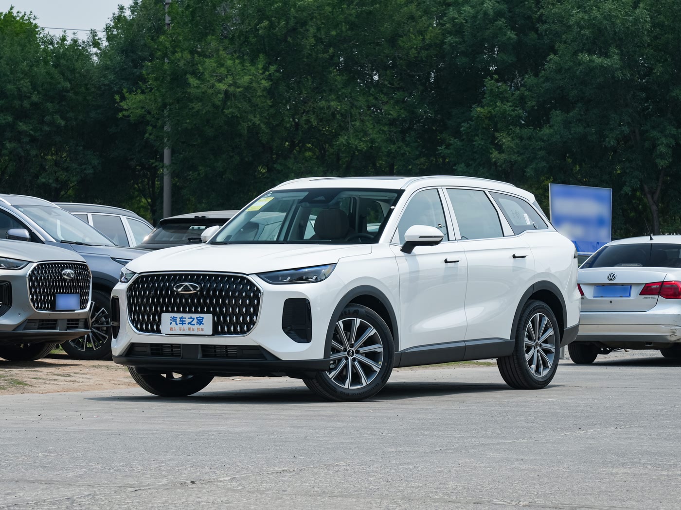 瑞虎8L 2025款 汽油 2.0T两驱长虹版 5座 FOB宁波，最小起订量：3-4 件（一个40 英尺高柜集装箱）（可混合包装），新车