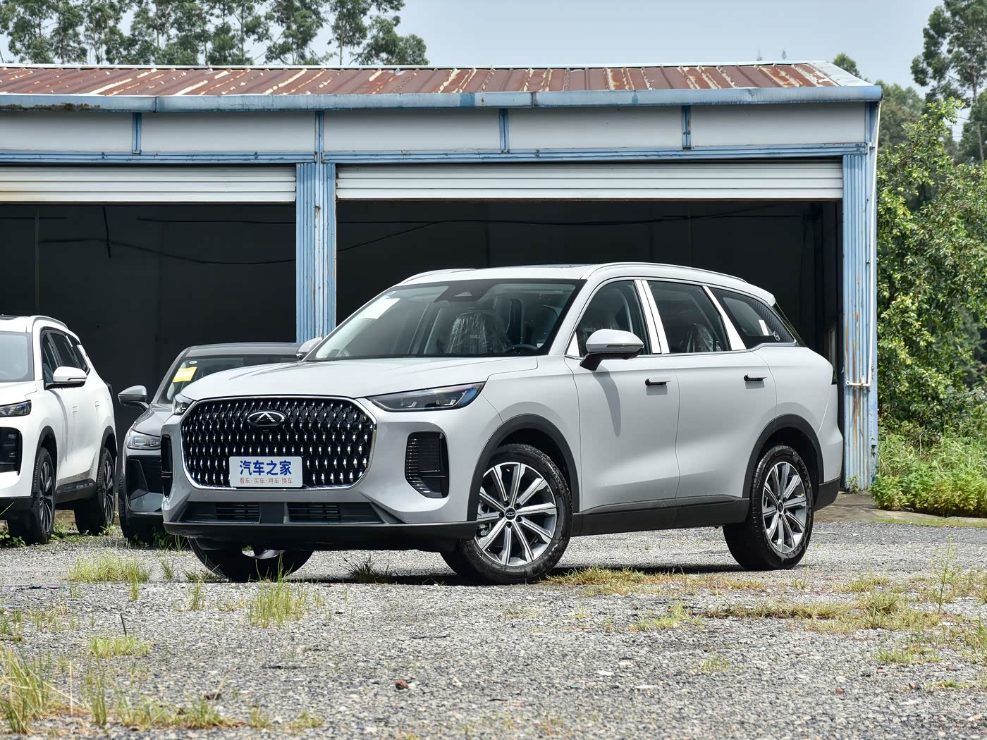 瑞虎8L 2025款 汽油 2.0T两驱长虹版7座 FOB宁波，最小起订量：3-4 件（一个40 英尺高柜集装箱）（可混合包装），新车