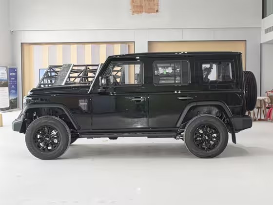 212 212 T01 2024款 2.0T 机械师 FOB宁波，最小起订量：3-4 件（一个40 英尺高柜集装箱）（可混合包装），新车