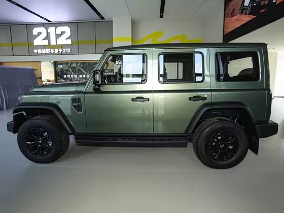 212 212 T01 2024款 2.0T 机械师 FOB宁波，最小起订量：3-4 件（一个40 英尺高柜集装箱）（可混合包装），新车