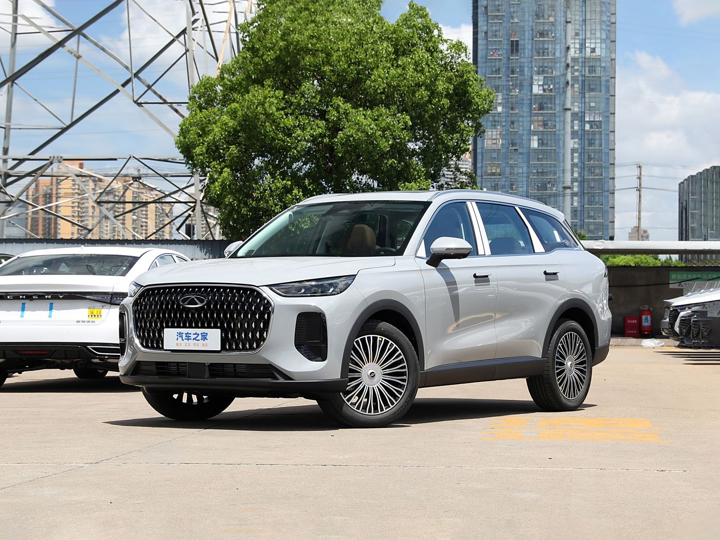 瑞虎8L 2024款 汽油 2.0T 两驱豪华版5座 FOB宁波，最小起订量：3-4 件（一个40 英尺高柜集装箱）（可混合包装），新车