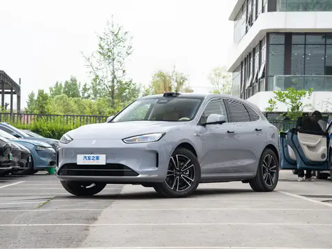 问界M5-2025款-增程-Ultra-后驱版FOB宁波，最小起订量：3-4件（一个40英尺高柜集装箱）（可混合包装），新车