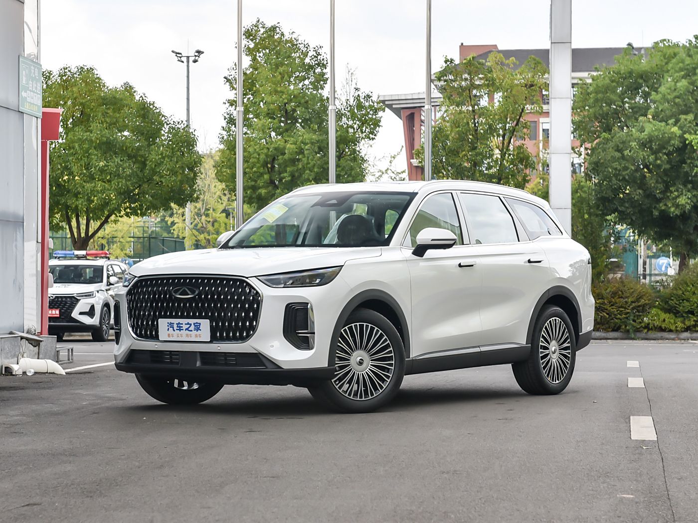 瑞虎8L 2024款 汽油 2.0T 两驱尊贵版7座 FOB宁波，最小起订量：3-4 件（一个40 英尺高柜集装箱）（可混合包装），新车