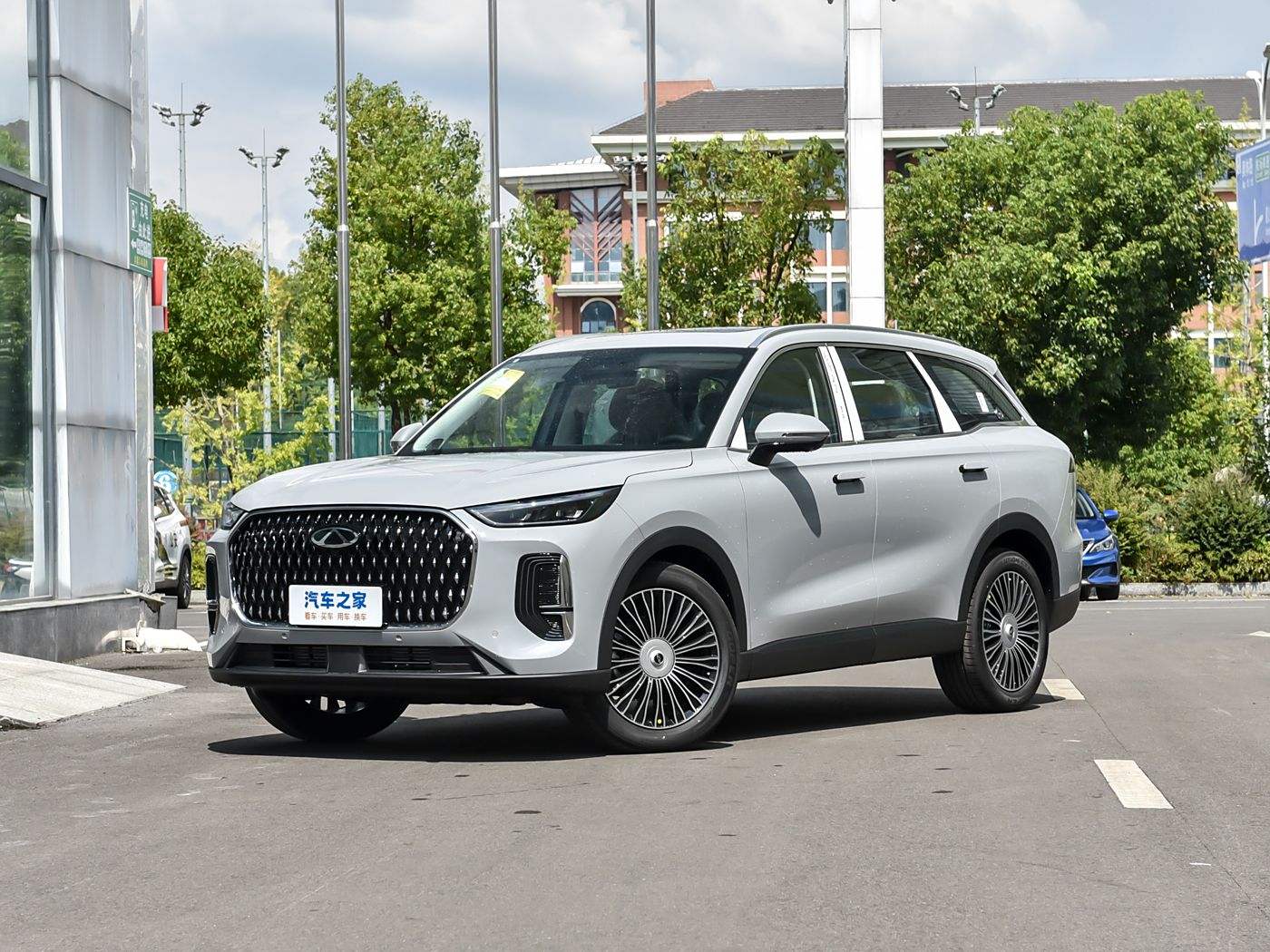 瑞虎8L 2024款 汽油 2.0T 两驱尊贵版7座 FOB宁波，最小起订量：3-4 件（一个40 英尺高柜集装箱）（可混合包装），新车