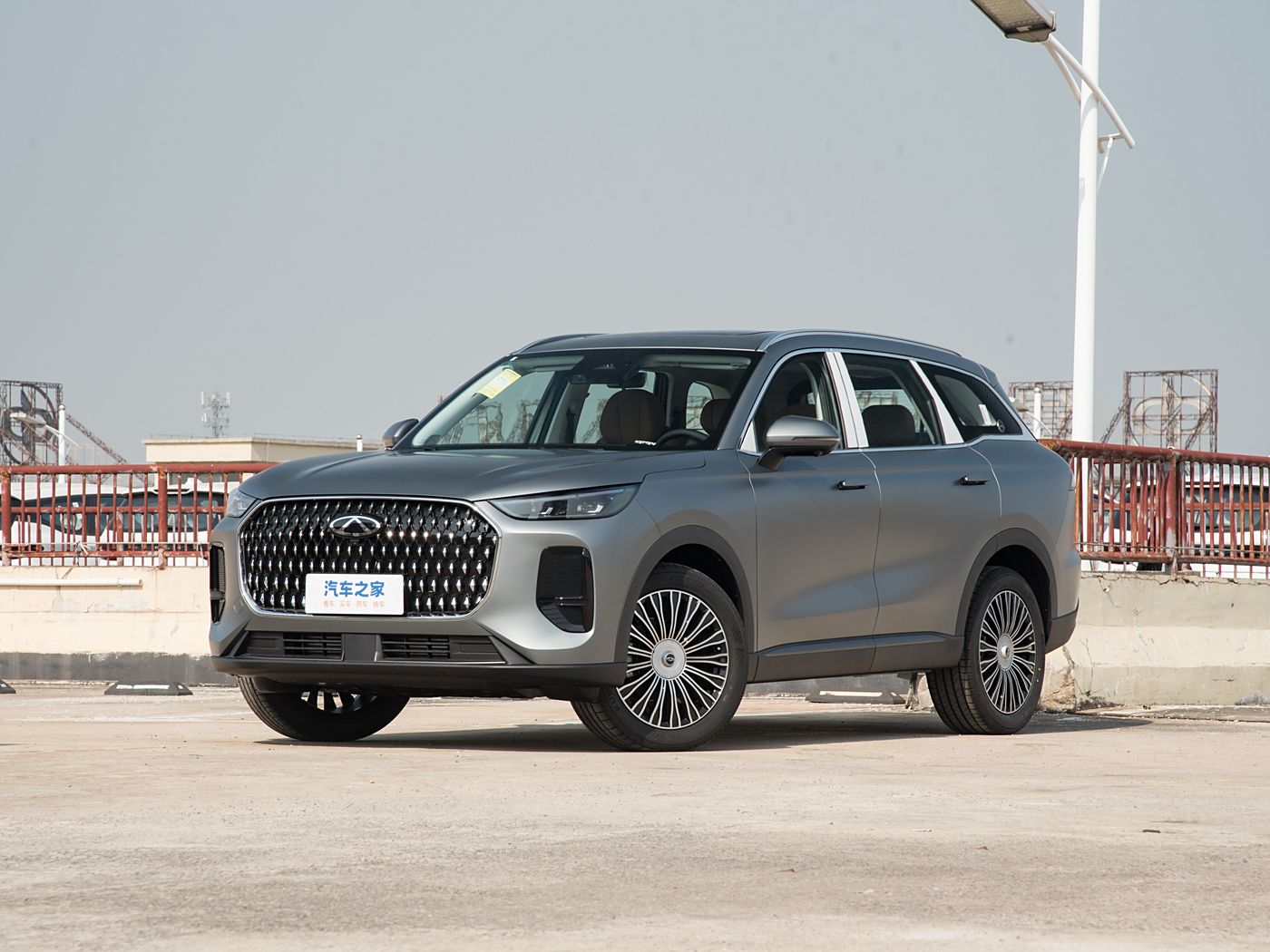 瑞虎8L 2024款 汽油 2.0T四驱环塔冠车版7座 FOB宁波，最小起订量：3-4 件（一个40 英尺高柜集装箱）（可混合包装），新车