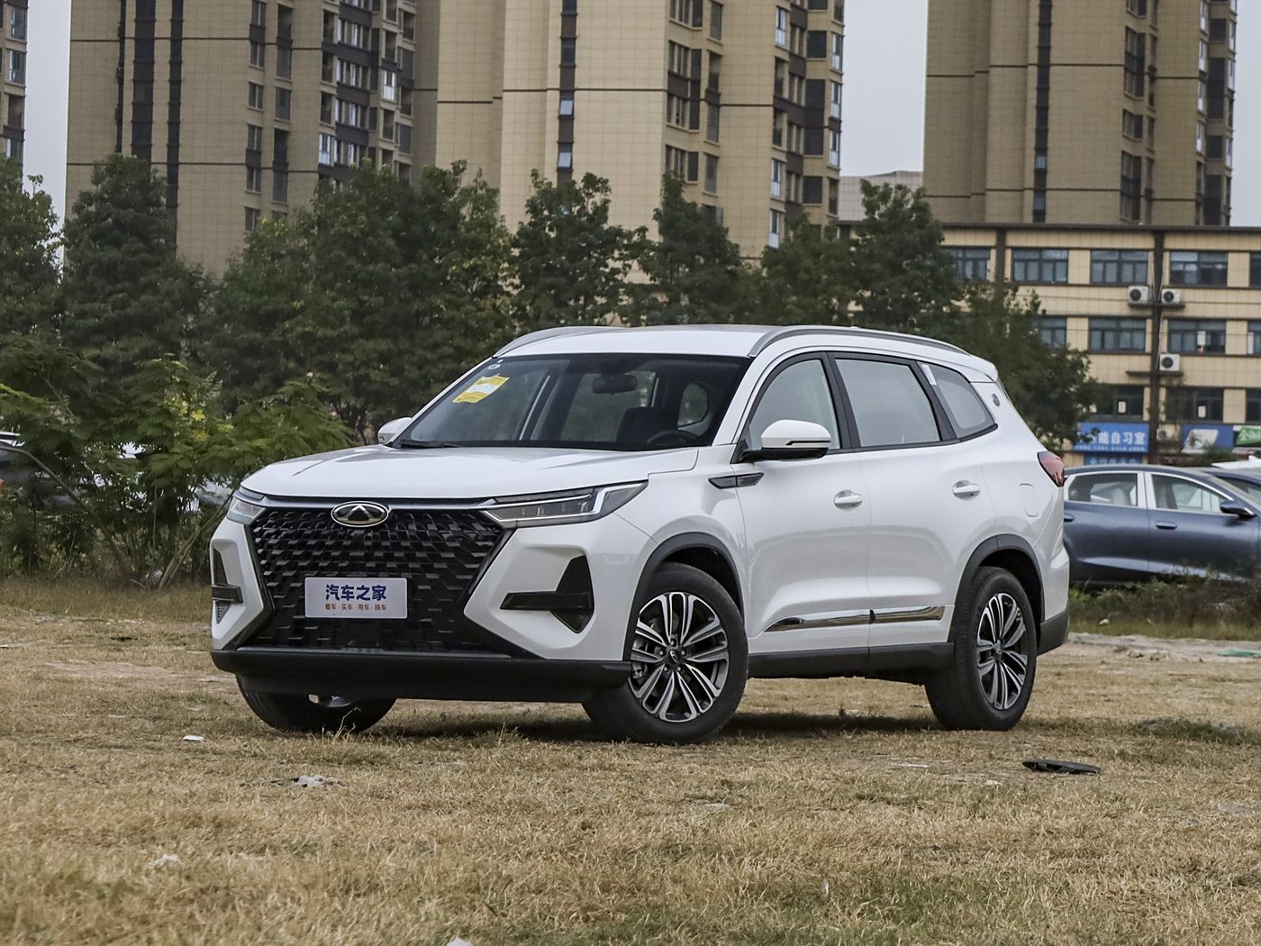 瑞虎8 PRO 2025款 汽油 290T 两驱舒适版 FOB宁波，最小起订量：3-4 件（一个40 英尺高柜集装箱）（可混合包装），新车