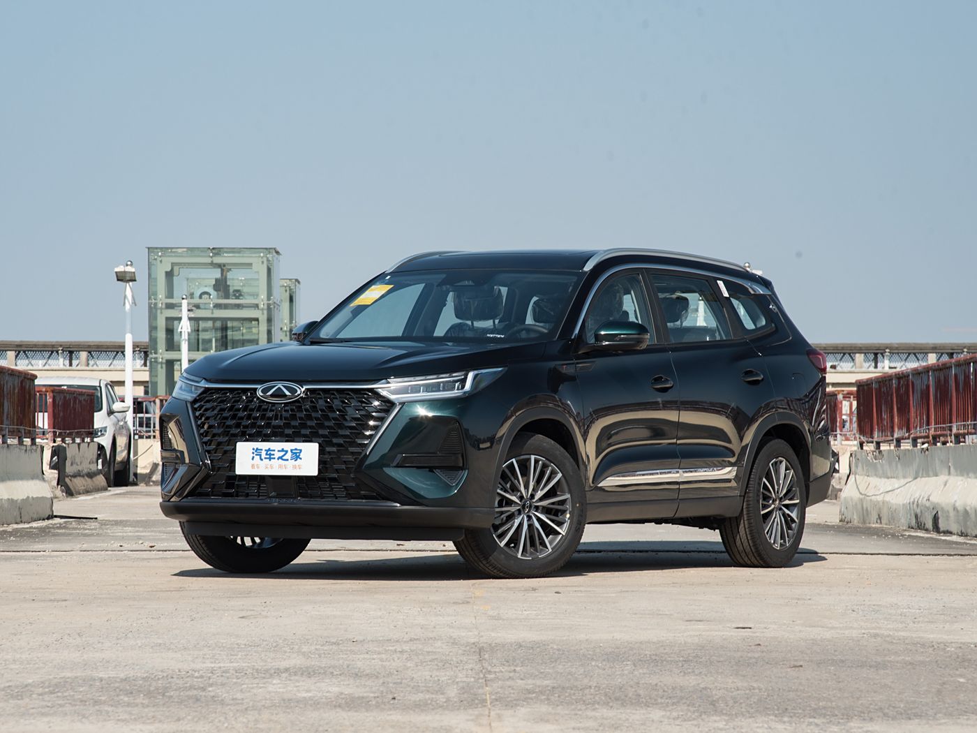 瑞虎8 PRO 2025款 汽油 290T 两驱豪华版 FOB宁波，最小起订量：3-4 件（一个40 英尺高柜集装箱）（可混合包装），新车