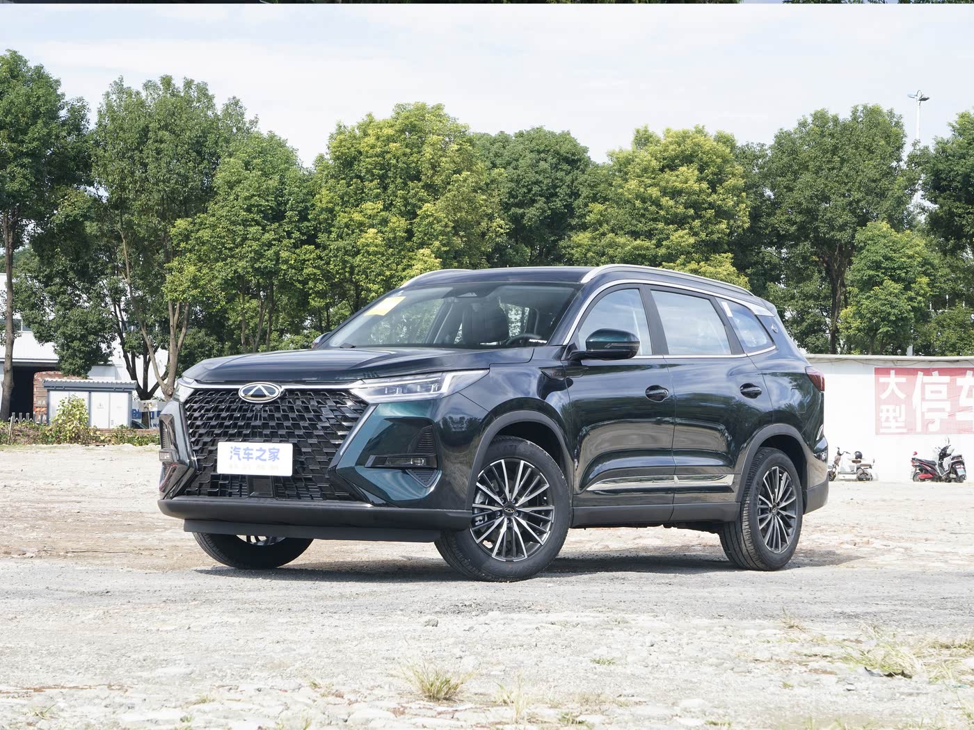 瑞虎8 PRO 2025款 汽油 290T 两驱尊贵版 FOB宁波，最小起订量：3-4 件（一个40 英尺高柜集装箱）（可混合包装），新车