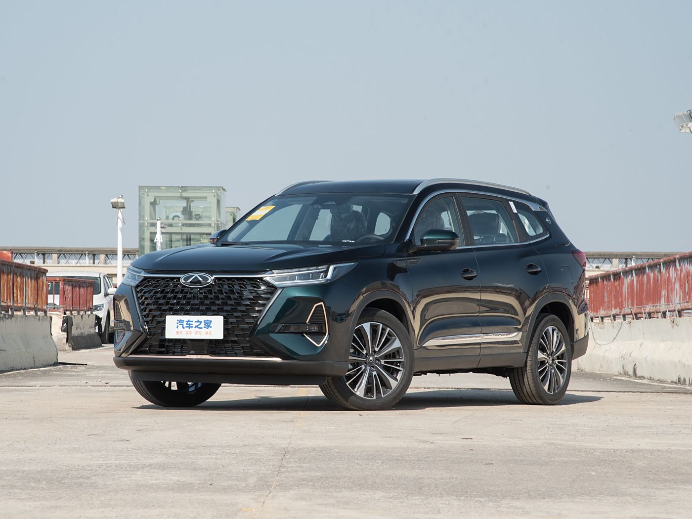 瑞虎8 PRO 2025款 汽油 390T 两驱尊贵版I FOB宁波，最小起订量：3-4 件（一个40 英尺高柜集装箱）（可混合包装），新车