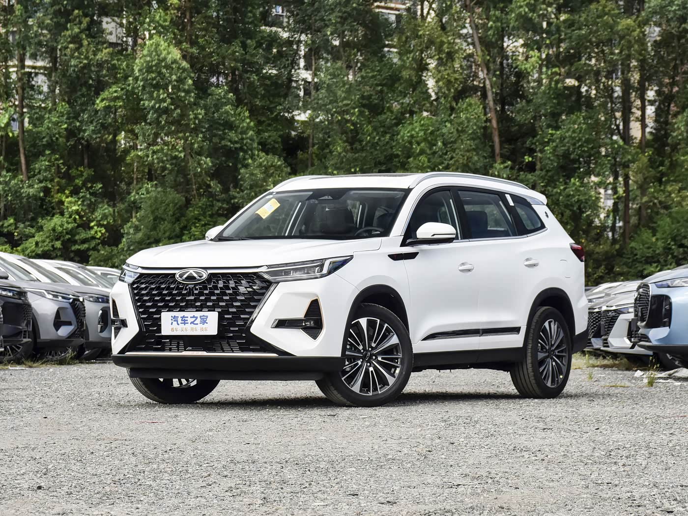 瑞虎8 PRO 2025款 汽油 390T 两驱尊贵版I FOB宁波，最小起订量：3-4 件（一个40 英尺高柜集装箱）（可混合包装），新车